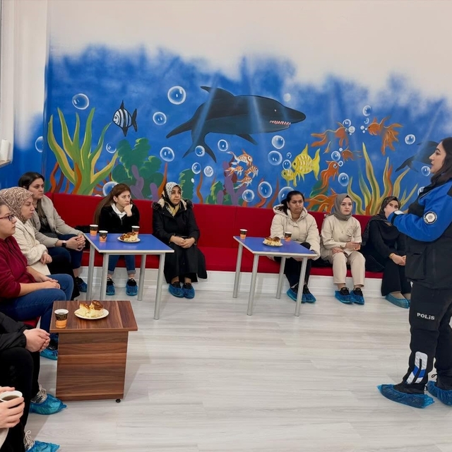 Bilecik'te anaokulu velilerine 'Dolandırıcılık ve Akran Zorbalığı' eğitimi