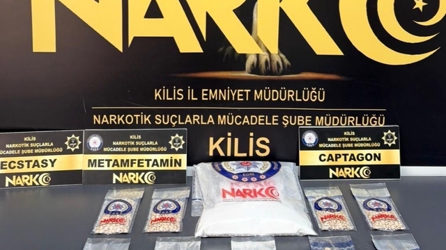 Kilis'te mezarlıkta uyuşturucu hap ve metamfetamin ele geçirildi