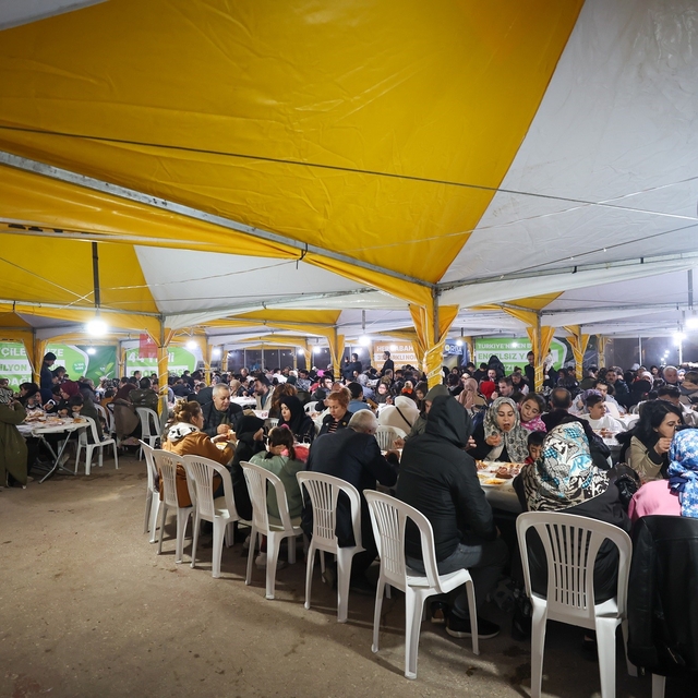 Şahin, vatandaşlarla iftarda buluştu