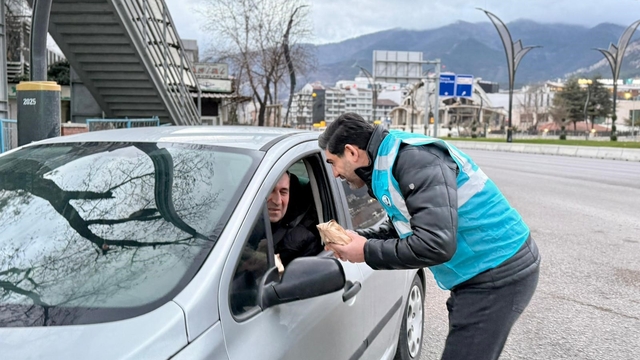 AK Parti Gençlik Kollarının "İftara 5 Kala" geleneği sürüyor