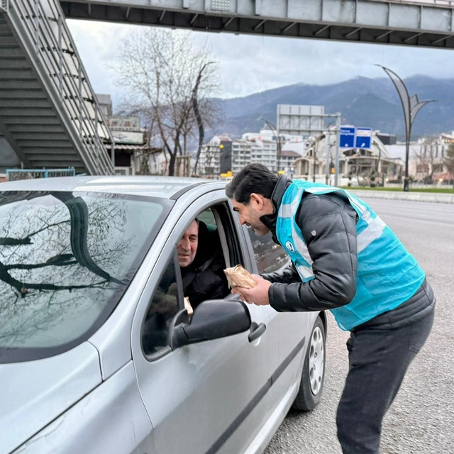 AK Parti Gençlik Kollarının "İftara 5 Kala" geleneği sürüyor