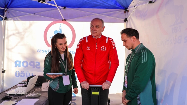 Ölç, fark et, hareket et kampanyasına yoğun ilgi
1 haftada bin kişi ölçüm yaptırdı
Başkan Özlü "Sağlıklı yaşam için ölç, fark et, hareket et"