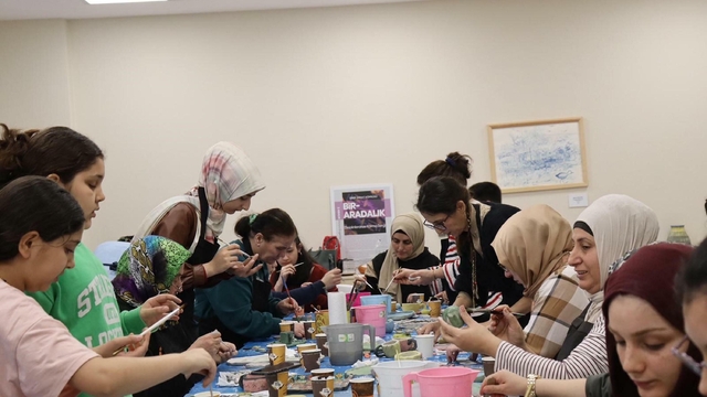 İzmir'de kadınların 'seramik' buluşması; üretime katıldılar