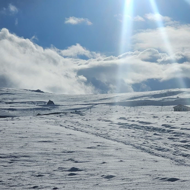 Bayburt'un yüksek kesimlerinde kar erimesine bağlı çığ riski devam ediyor