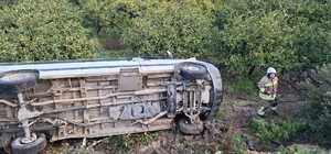 Öğrenci servisi narenciye bahçesine uçtu: 9 yaralı