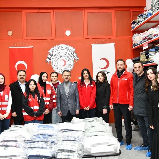 Başiskele'de dayanışma mağazası hizmete açıldı