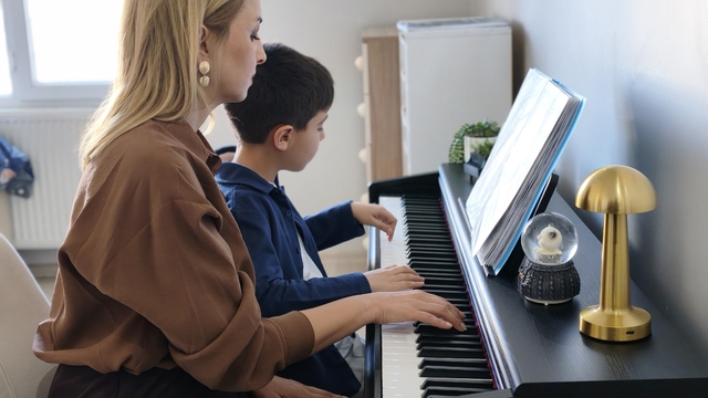 3 buçuk yaşında piyano çalmaya başladı, 8 yaşında satrançta 3 şampiyonluk yaşadı