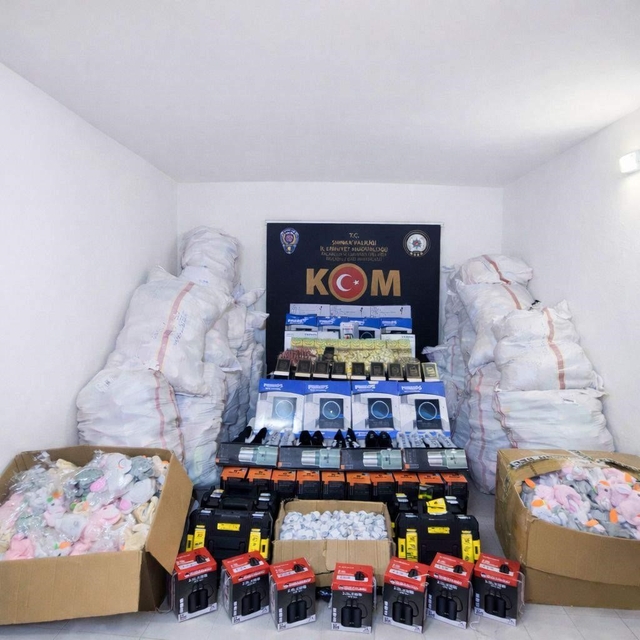 Şırnak'ta 17,8 milyonluk kaçak ürün ele geçirildi: 10 tutuklama