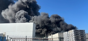 Oyuncak fabrikasında çıkan yangın korkuttu
Yangına ekiplerin müdahalesi dev...