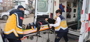 Ters yöne giren kamyonet, öğrenci servisine çarptı: 9 yaralı