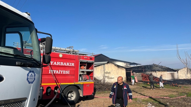 Diyarbakır'da plastik fabrikasında yangın