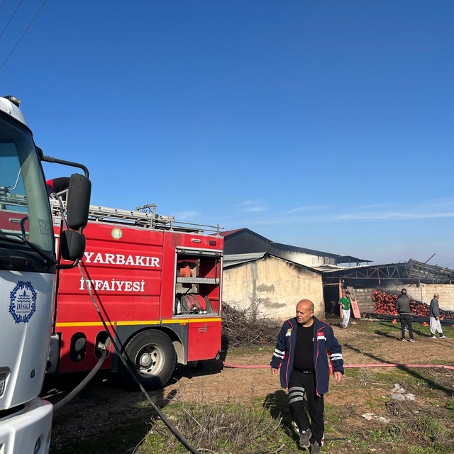 Diyarbakır'da plastik fabrikasında yangın