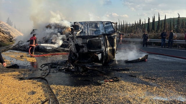 Şanlıurfa'da aynı istikamette giden iki tır çarpıştı: 1 ölü, 1 yaralı