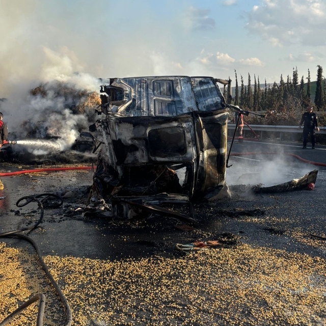 Şanlıurfa'da aynı istikamette giden iki tır çarpıştı: 1 ölü, 1 yaralı
