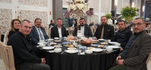 Anahtar Partisi Denizli İl Başkanı Sarun İdmanyurdu'nun iftar yemeğine katı...