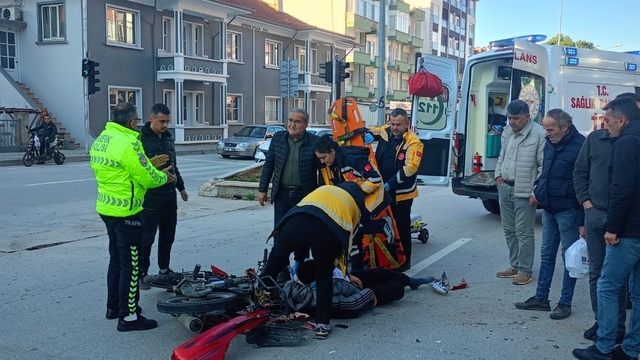 Burdur'da motosiklet ile otomobil çarpıştı: 1 yaralı