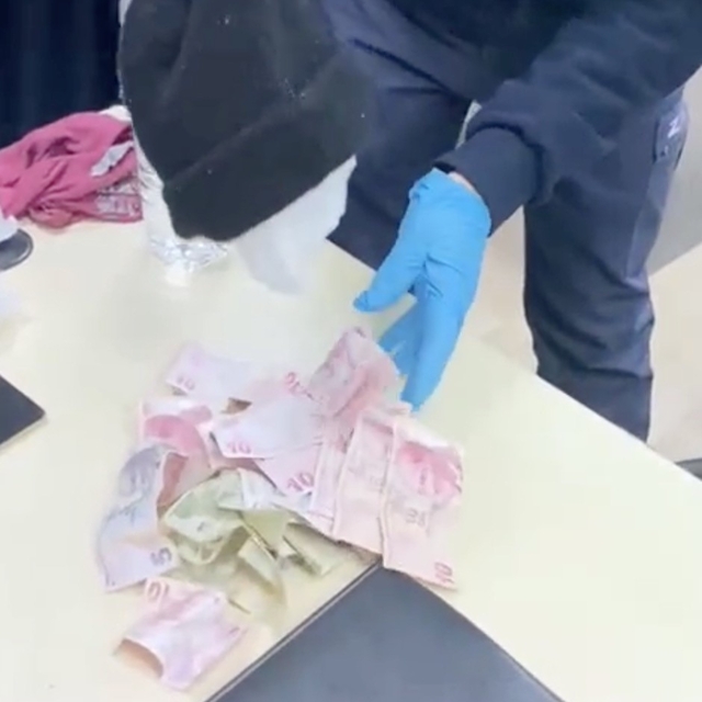 Dilencilik parasını çocuk bezine sakladılar