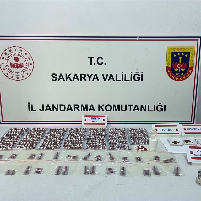 Sakarya'da uyuşturucu operasyonunda 4 zanlı tutuklandı