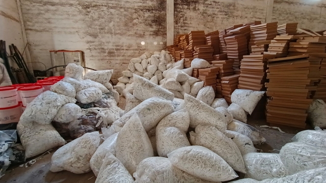 Şanlıurfa'da 14 milyon TL değerinde 40 milyon makaron ele geçirildi
Şanlıurfa OSB'de milyonluk kaçakçılık