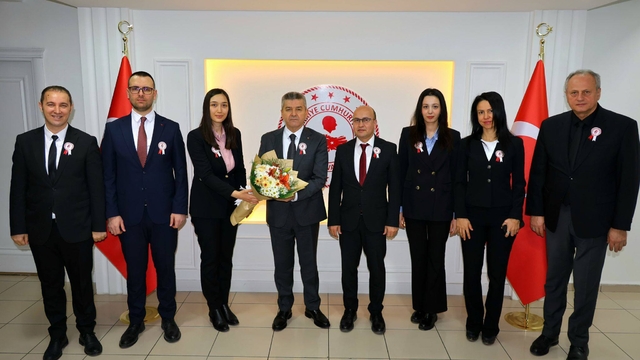 Artvin Defterdarlığı çalışanları Vali Ergün'ü ziyaret etti