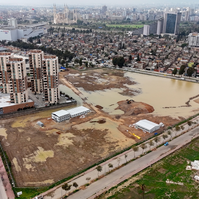 Coniler, Conolara komşu oluyor
Amerikalılar Adana'daki yeni konsolosluk bin...