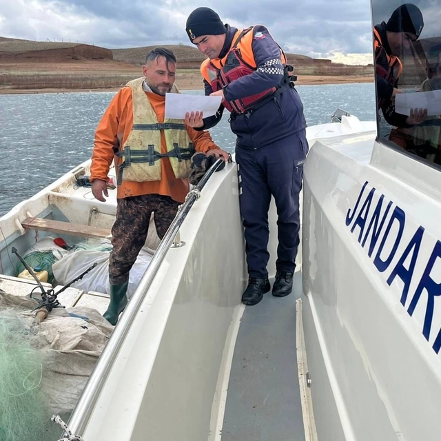 Kırşehir'de jandarma ekipleri Hirfanlı Barajı'nda denetim yaptı