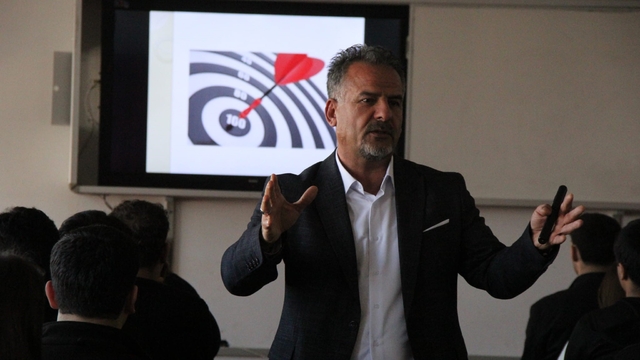 Cizre'de lise öğrencilerine yönelik YKS semineri düzenlendi