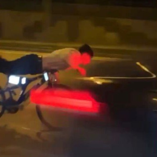 İpekyolu'nda bisikletle tehlikeli hareketler ölüm getirdi
Üzerine uzandığı...