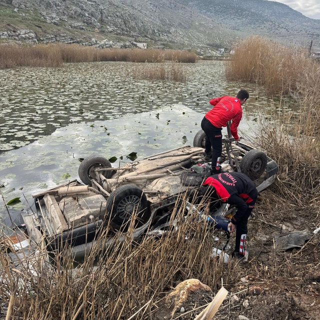 Göle düşen otomobilin sürücüsü öldü