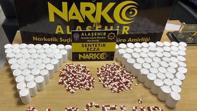Otomobilde 5 bin 564 sentetik hap ele geçirildi: 2 tutuklama