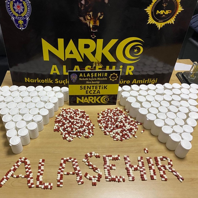 Otomobilde 5 bin 564 sentetik hap ele geçirildi: 2 tutuklama