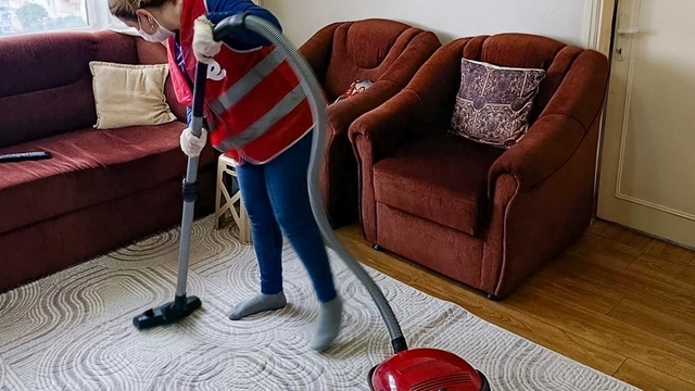 Efeler Belediyesi'nin evde bakım hizmetleri sürüyor