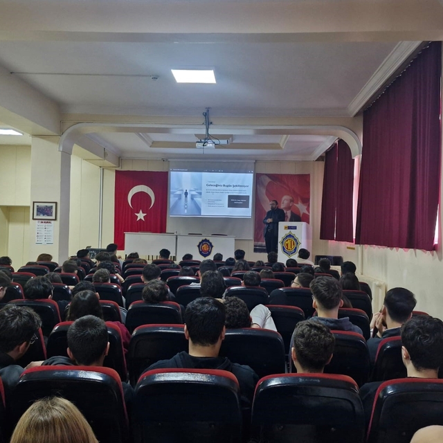 Zonguldak'ta lise öğrencilerine siber güvenlik ve kariyer semineri