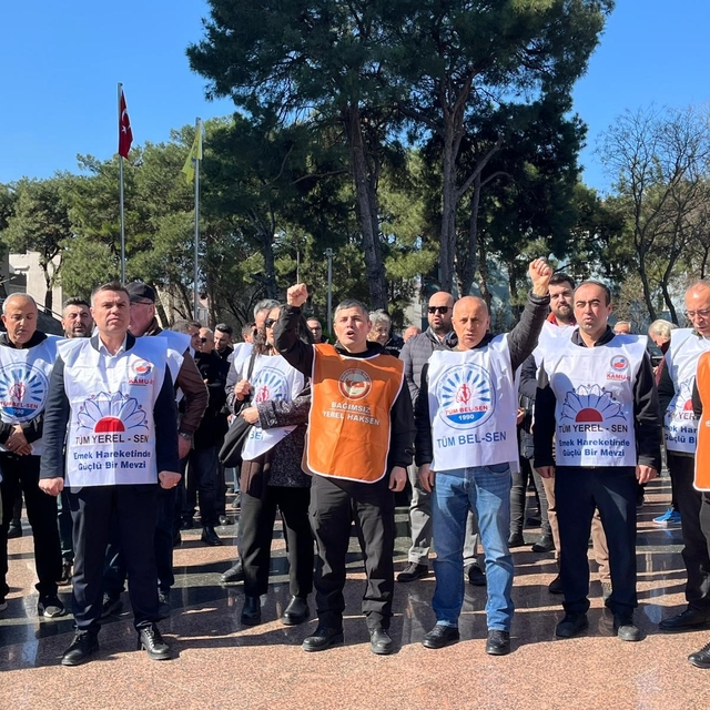 Buca Belediyesinde memurların 'alacak' eylemi sürüyor