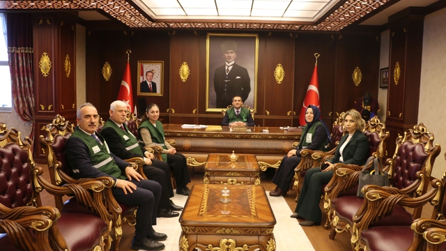 Yeşilay Trabzon Şubesi Başkanı Güner, Of Kaymakamı Eşref Akça'yı ziyaret etti