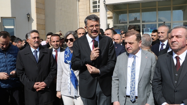 Bakan Yardımcılığına atanan Vali Çelik, Hakkari'ye veda etti