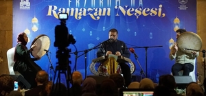 Yakutiye Medresesi'nde santurun zarif nağmeleri yankılandı