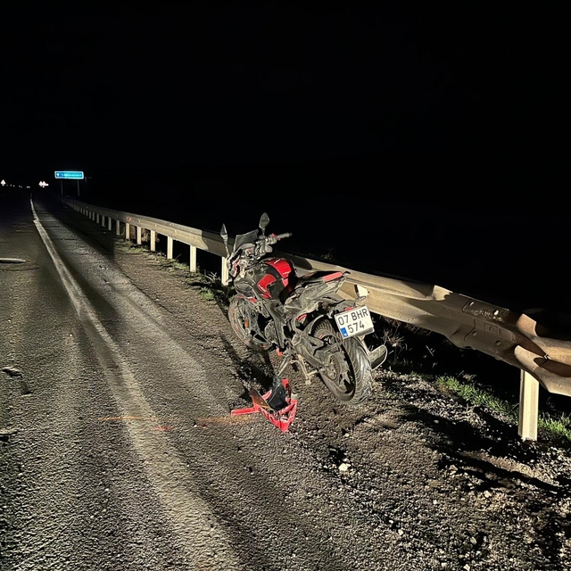Çukura düşen motosikletin sürücüsü yaralandı