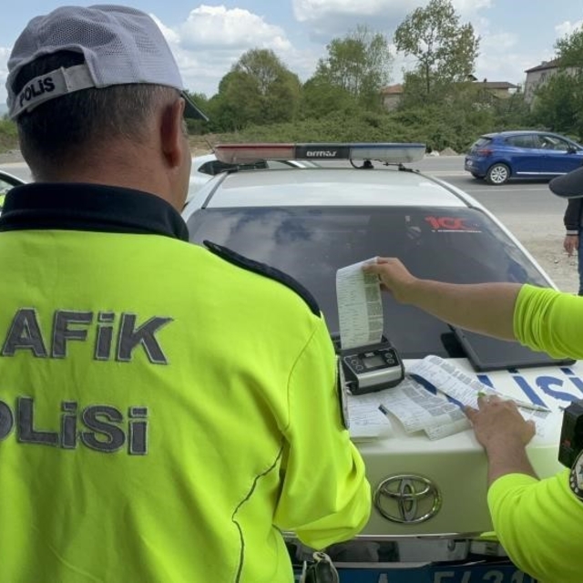 Düzce'de denetimlerde 228 araç trafikten men edildi