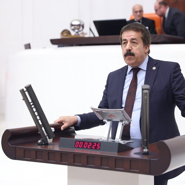 AK Parti Milletvekili Fırat'ın, 'laiklik' tartışması yorumu
Fırat: Ramazan...