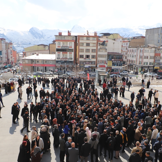 Bakan Yardımcısı Çelik Hakkari'den ayrıldı