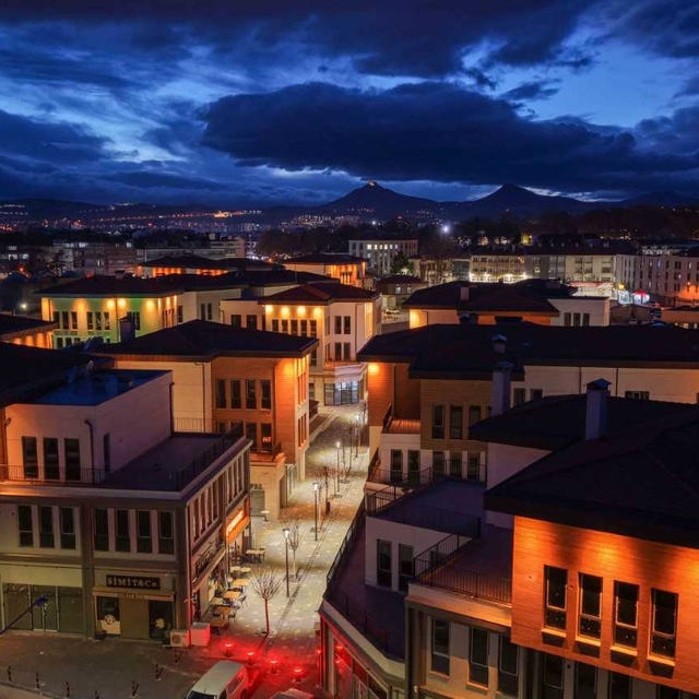 Konya'da Suriçi Çarşısı, güneş enerjisiyle aydınlanıyor