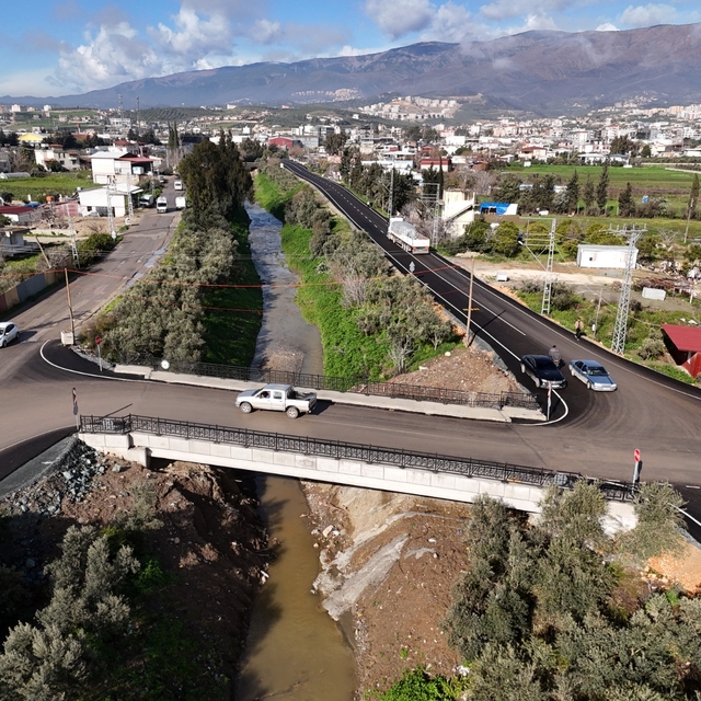 Antakya'da iki mahalleyi bağlayan köprü ulaşıma açıldı