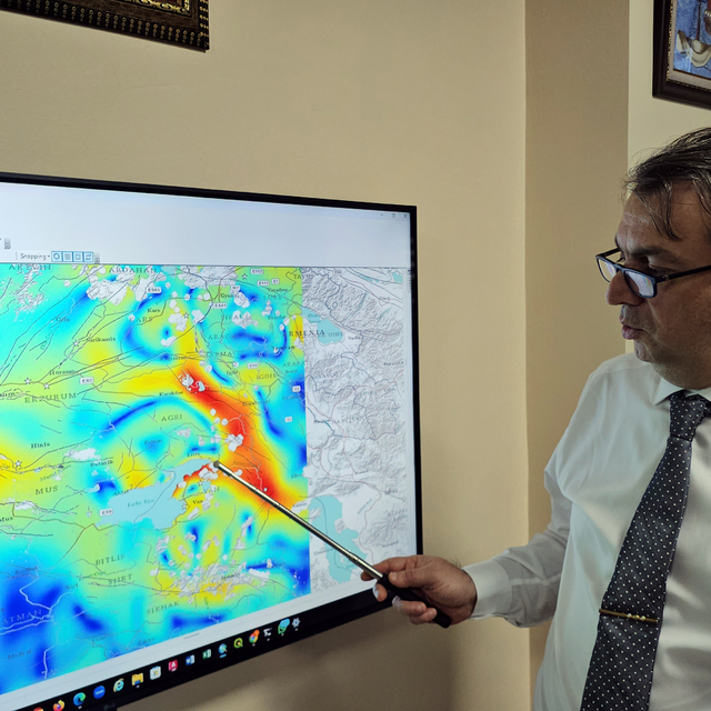 'Van hattı Kars'tan İran'a kadar deprem açısından en gergin yer'