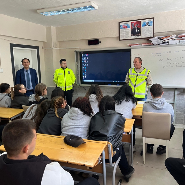 Çan Emniyeti'nden 442 öğrenciye güvenli sürüş eğitimi