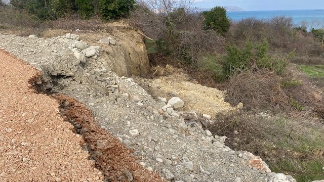 Sinop'ta heyelan sonrası evlerine su ulaşmayan vatandaşlardan tepki