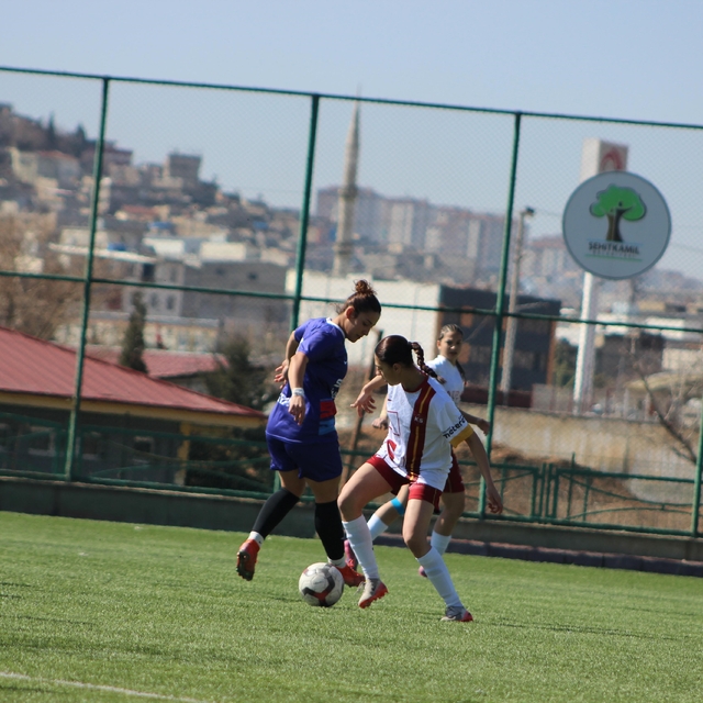 Kayseri Kadın FK farklı kazandı