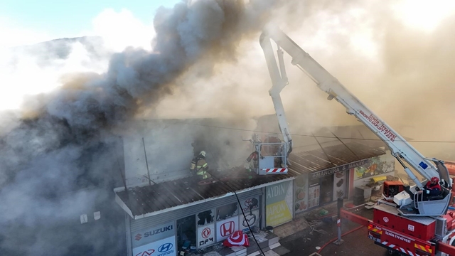Buca'daki iş yeri yangını kontrol altına alındı