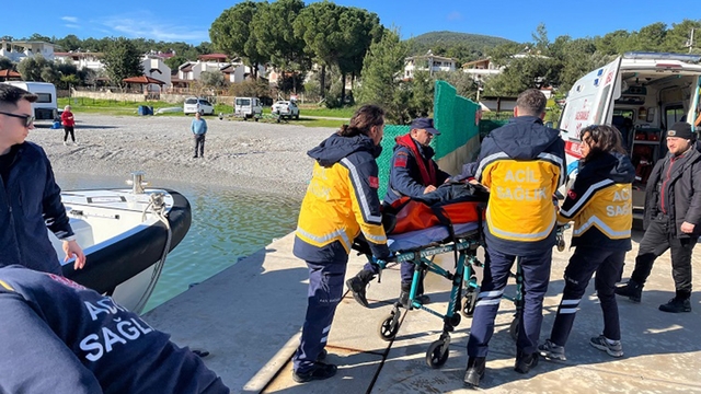 Balıkçı teknesinde rahatsızlanan vatandaşa tıbbi tahliye