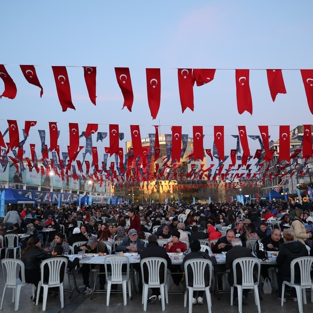 Aydın Büyükşehir Belediyesi Ramazan'ın bereketini kentin dört bir yanına ta...